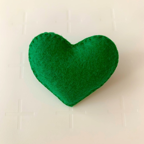 Handmade Heart/Flower/Grape/Rabbit Felt Pin/brooch NWOT - Picture 7 of 12